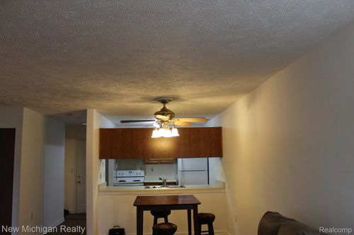 1460 E Pond Dr, Okemos, MI, 48864-2389 | Card Image