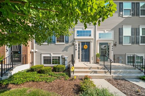 438 Town Center Blvd, Gilberts, IL, 60136-8005 | Card Image