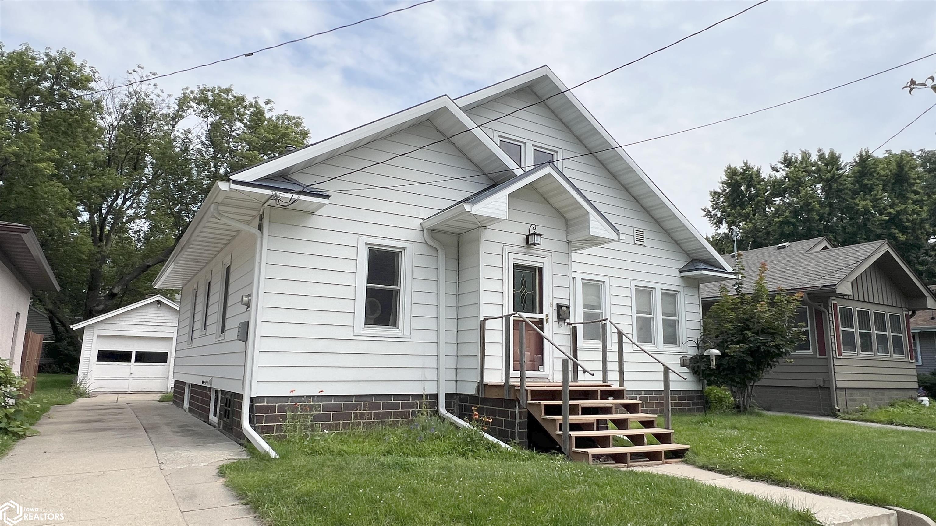 2nd St, Mason City, IA 50401
