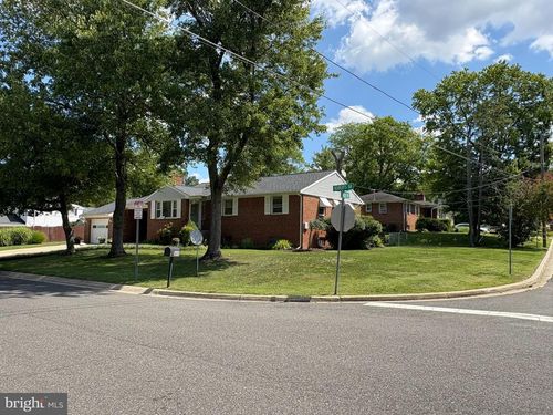 6416 Roberts Dr, TEMPLE HILLS, MD, 20748-4966 | Card Image