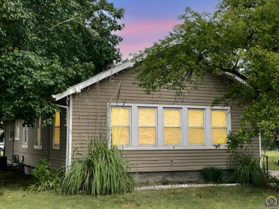 2100 Nw Buchanan St, House other with 4 bedrooms, 2 bathrooms and null parking in Topeka KS | Image 2