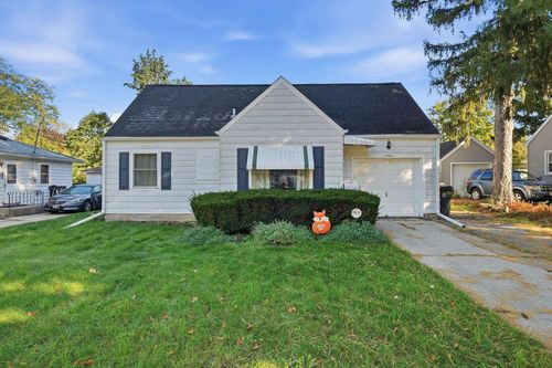 1942 Vahlen St, Madison, WI, 53704-3451 | Card Image