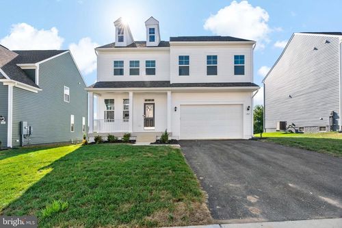 812 Lord Fairfax St, CHARLES TOWN, WV, 25414 | Card Image