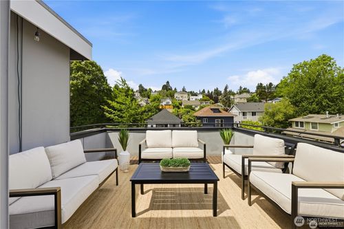 c-3045 21st Ave W, Seattle, WA, 98199-2912 | Card Image