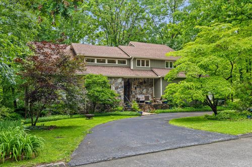 10 Pebble Ln, Signal Mountain, TN, 37377-2141 | Card Image