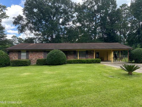 32 Cherokee Road, Hattiesburg, MS, 39402 | Card Image