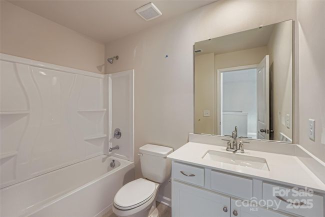 Bathroom 2 | Image 10