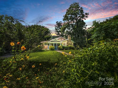 544 29th Street Pl Sw, Hickory, NC, 28602-1817 | Card Image