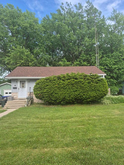 517 N Wisconsin St, Elkhorn, WI, 53121-1118 | Card Image