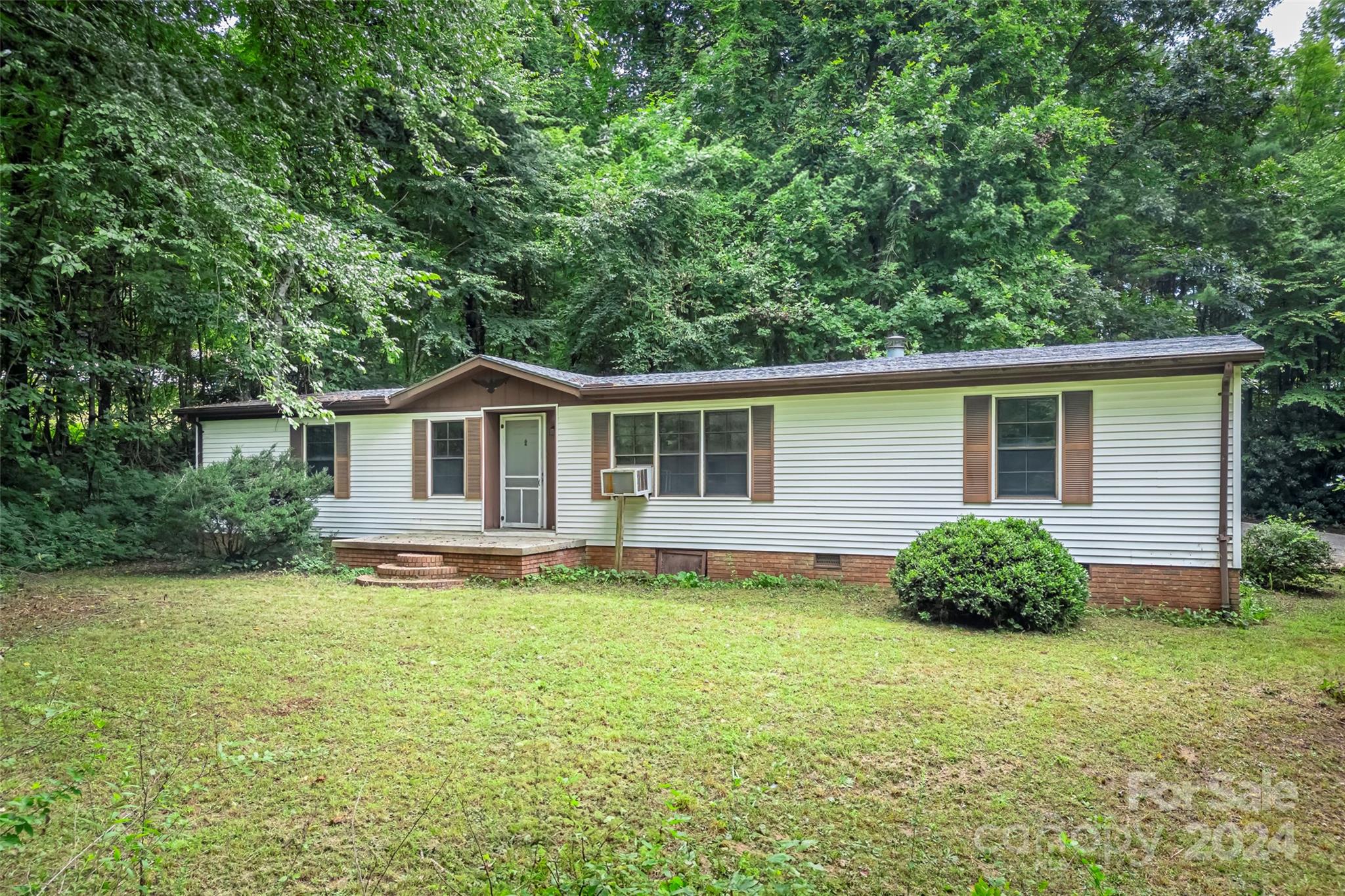 Davis Mountain Rd, Hendersonville, NC 28739