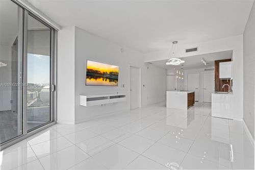 1506-851 Ne 1st Ave, Miami, FL, 33132-1817 | Card Image