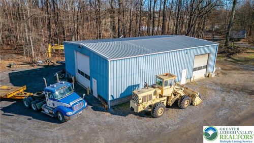 102 E Moorestown Rd, Wind Gap, PA, 18091-9726 | Card Image