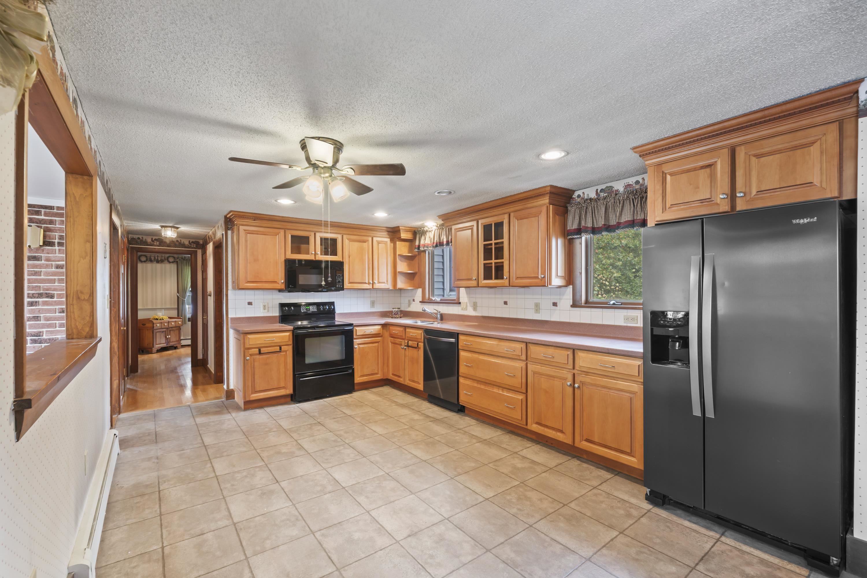 Elizabeth St, Rochester, NH 03867