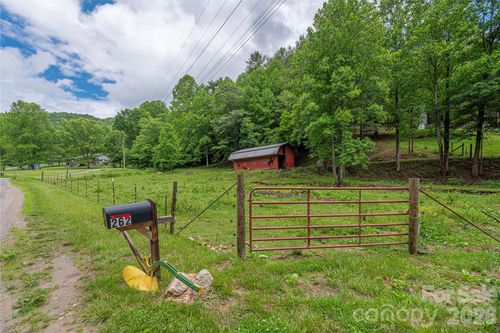 262 Gibson Branch Rd, Clyde, NC, 28721-9301 | Card Image