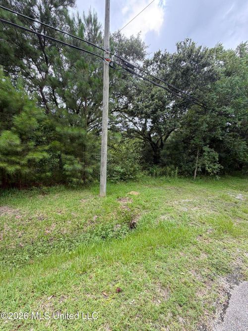1465 Blue Meadow Rd, Bay Saint Louis, MS, 39520-1647 | Card Image