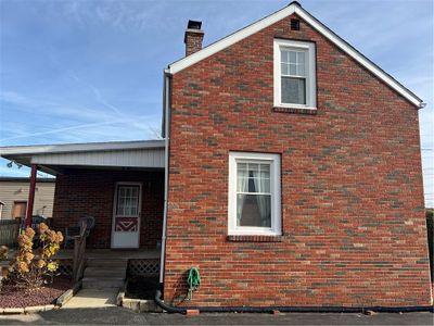 300 W Elizabeth St, House other with 3 bedrooms, 2 bathrooms and 1 parking in Neshannock Twp PA | Image 2