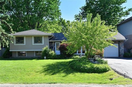 18 Dennis Ave, Dundas, ON, L9H7G2 | Card Image