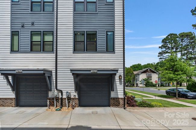 Great spot on the end to be able to pull right in to your garage | Image 37