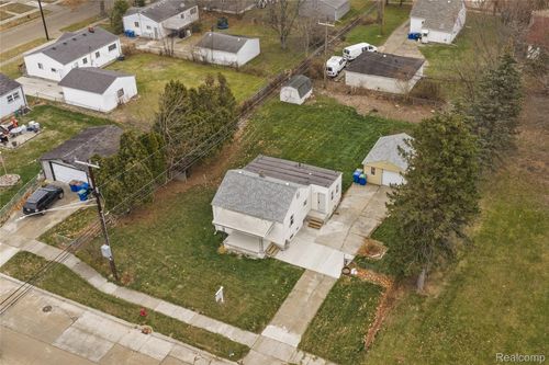 21118 Wellington Ave, Warren, MI, 48089-5150 | Card Image