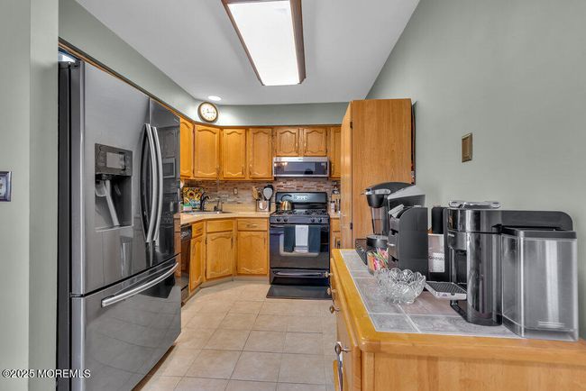 102 Diamond Ln, Condo with 2 bedrooms, 3 bathrooms and null parking in Old Bridge NJ | Image 6