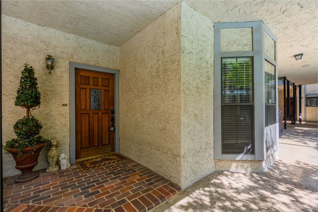 View of exterior entry with stucco siding | Image 20