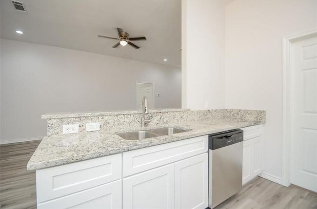 2352 Cedar Place Dr, House other with 3 bedrooms, 2 bathrooms and 2 parking in Conroe TX | Image 6