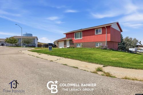 910 W Fir St, Glenrock, WY, 82637-5139 | Card Image