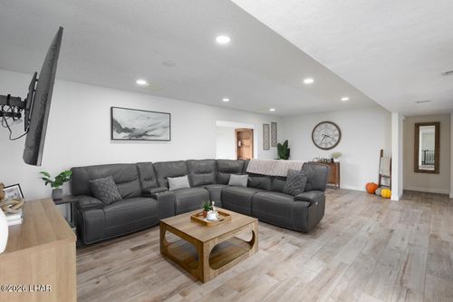 2260 Fisherman Dr, Lake Havasu City, AZ, 86404-1175 | Card Image