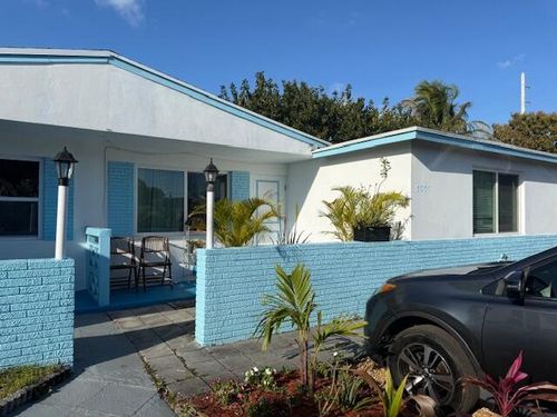 5057 Eadie Pl, West Palm Beach, FL, 33407-1611 | Card Image