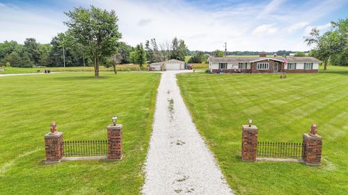 4084 E Highway 24, MOBERLY, MO, 65270-5521 | Card Image