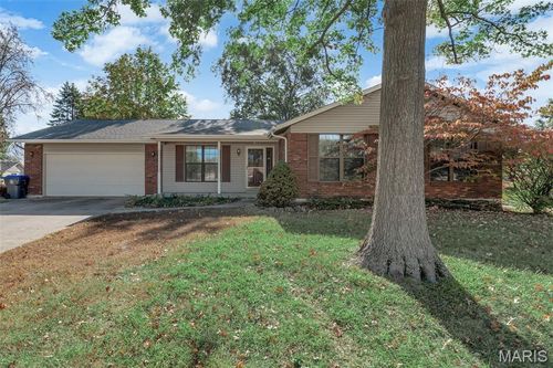 1801 Creekpoint Dr, Saint Peters, MO, 63376-3357 | Card Image