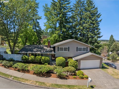 855 Nw Mawrcrest Dr, Gresham, OR, 97030-6658 | Card Image