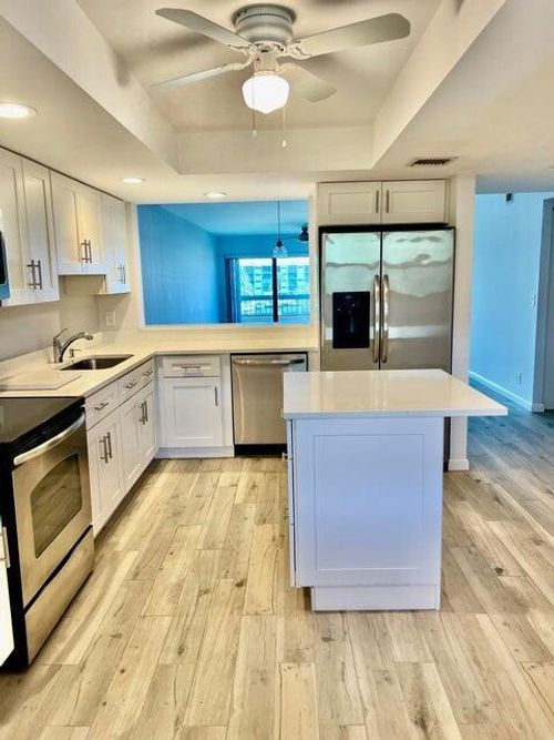 1030 Us Highway 1 Apt 302, North Palm Beach, FL, 33408 | Card Image