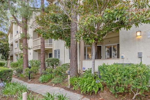 tl203-631 Oak Run Trl, Oak Park, CA, 91377-5618 | Card Image