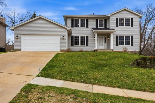 3905 Riverside Dr Ne, Cedar Rapids, IA, 52411-7415 | Card Image