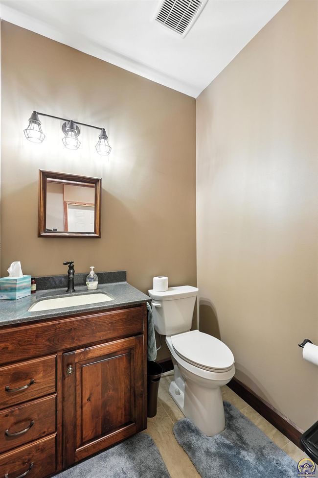 6010 Sw Douglas Rd, House other with 3 bedrooms, 3 bathrooms and null parking in Topeka KS | Image 33
