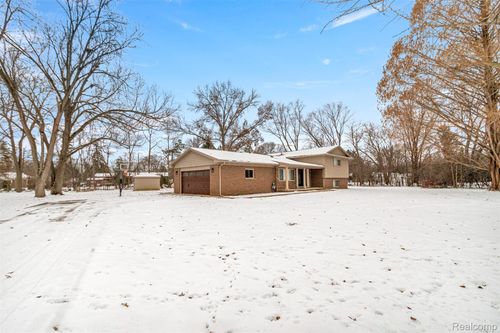 41925 South Dr, Canton, MI, 48188-2620 | Card Image