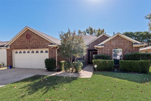 132 Hedgerow Ln, Lewisville, TX, 75057-2201 | Card Image