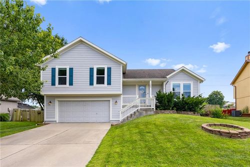 1045 Pumpkin Ridge St, Gardner, KS, 66030-2207 | Card Image