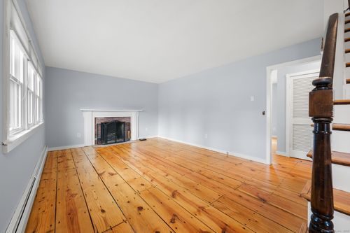 11 Glenwood Park S, New London, CT, 06320-4320 | Card Image