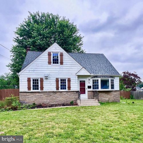 16 Lois Ln, Mount Holly, NJ, 08060-2020 | Card Image