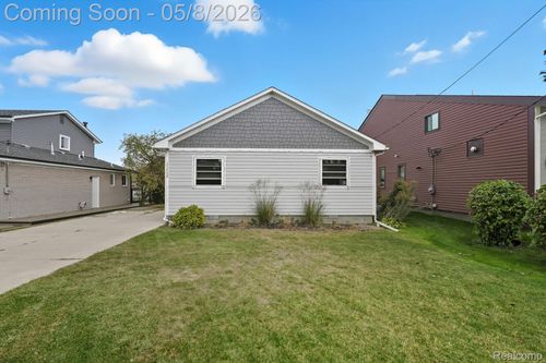 37752 Huron Pointe Dr, Harrison Twp, MI, 48045-2825 | Card Image