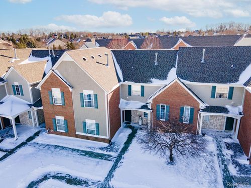 2104 Monarch Dr, Shelby Twp, MI, 48316-5615 | Card Image