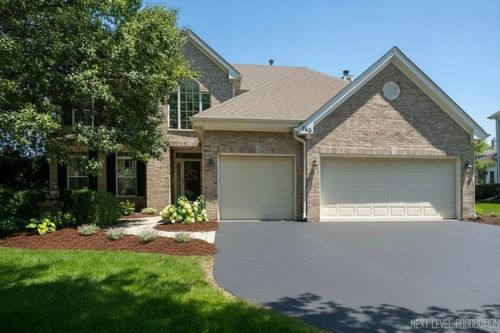 940 Hodge Ln, Batavia, IL, 60510-3395 | Card Image