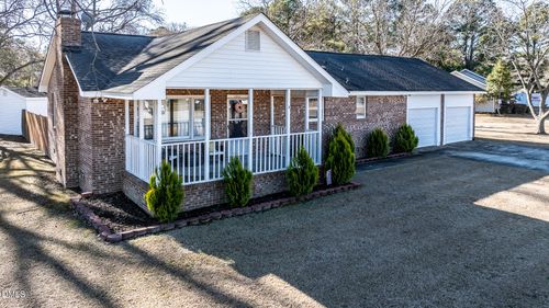 100 Wanda Dr, Pikeville, NC, 27863-9688 | Card Image