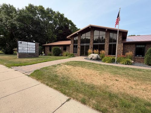 412 19th Avenue Sw, Willmar, MN, 56201 | Card Image