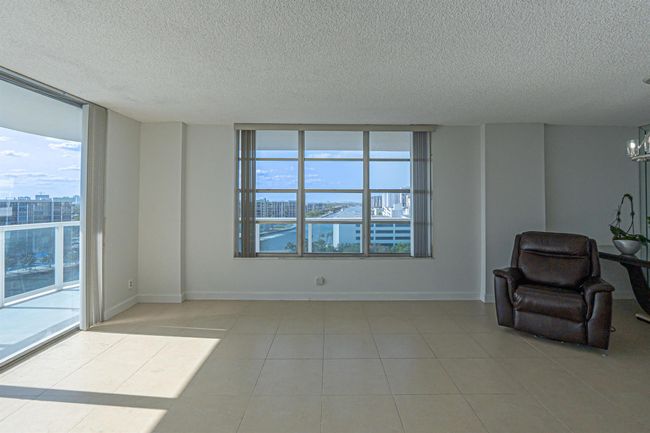 1021 - 3800 S Ocean Drive, Condo with 2 bedrooms, 2 bathrooms and null parking in Hollywood FL | Image 9