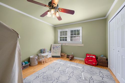 100 Woodburn Dr, Taylors, SC, 29687-4958 | Card Image
