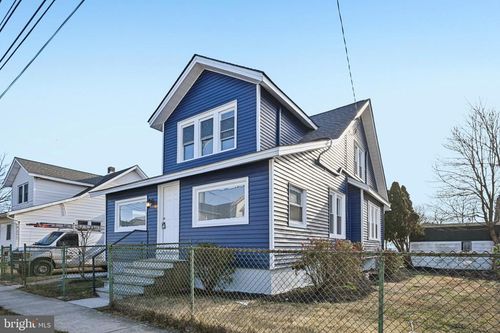 213 White Ave, LINWOOD, PA, 19061-4346 | Card Image