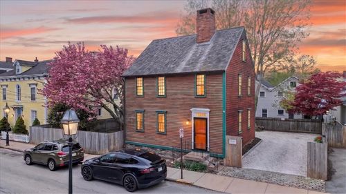 9 Thames St, Newport, RI, 02840-2569 | Card Image